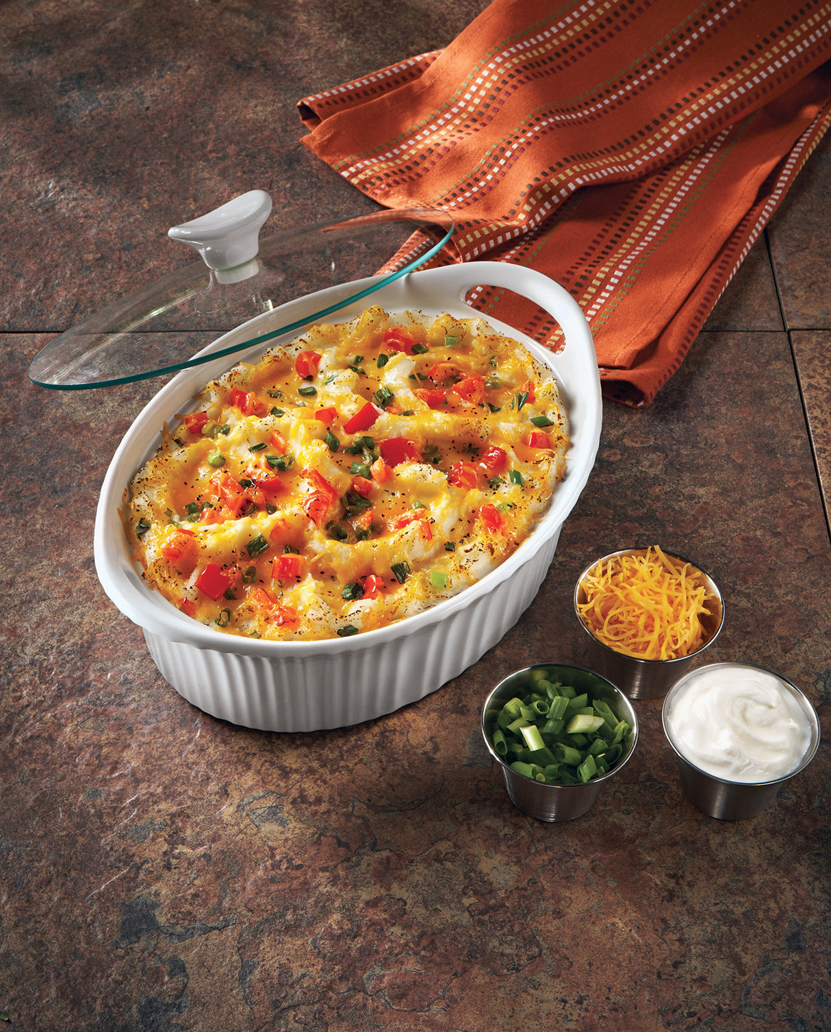 Corningware French White 1.5-qt Oval (with lid) with casserole inside