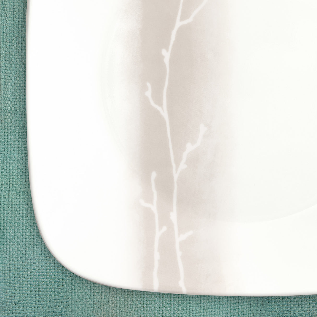 Upclose image of the Wandering Grove 10.5" dinnerplate