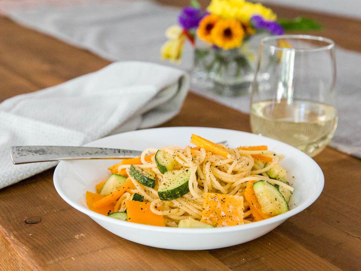 Winter Frost White 20-ounce Meal Bowl on table with food inside