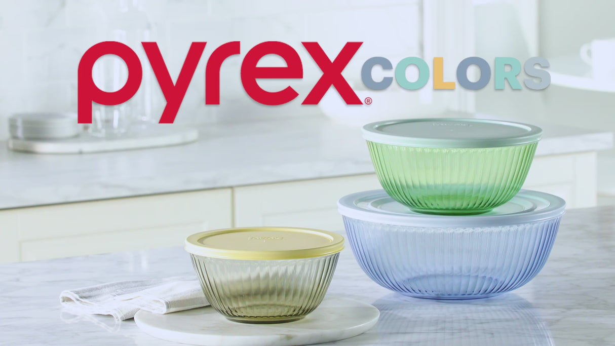 Pyrex® Colors Sculpted Tinted 2.3-quart Mixing Bowl with Lid, Green