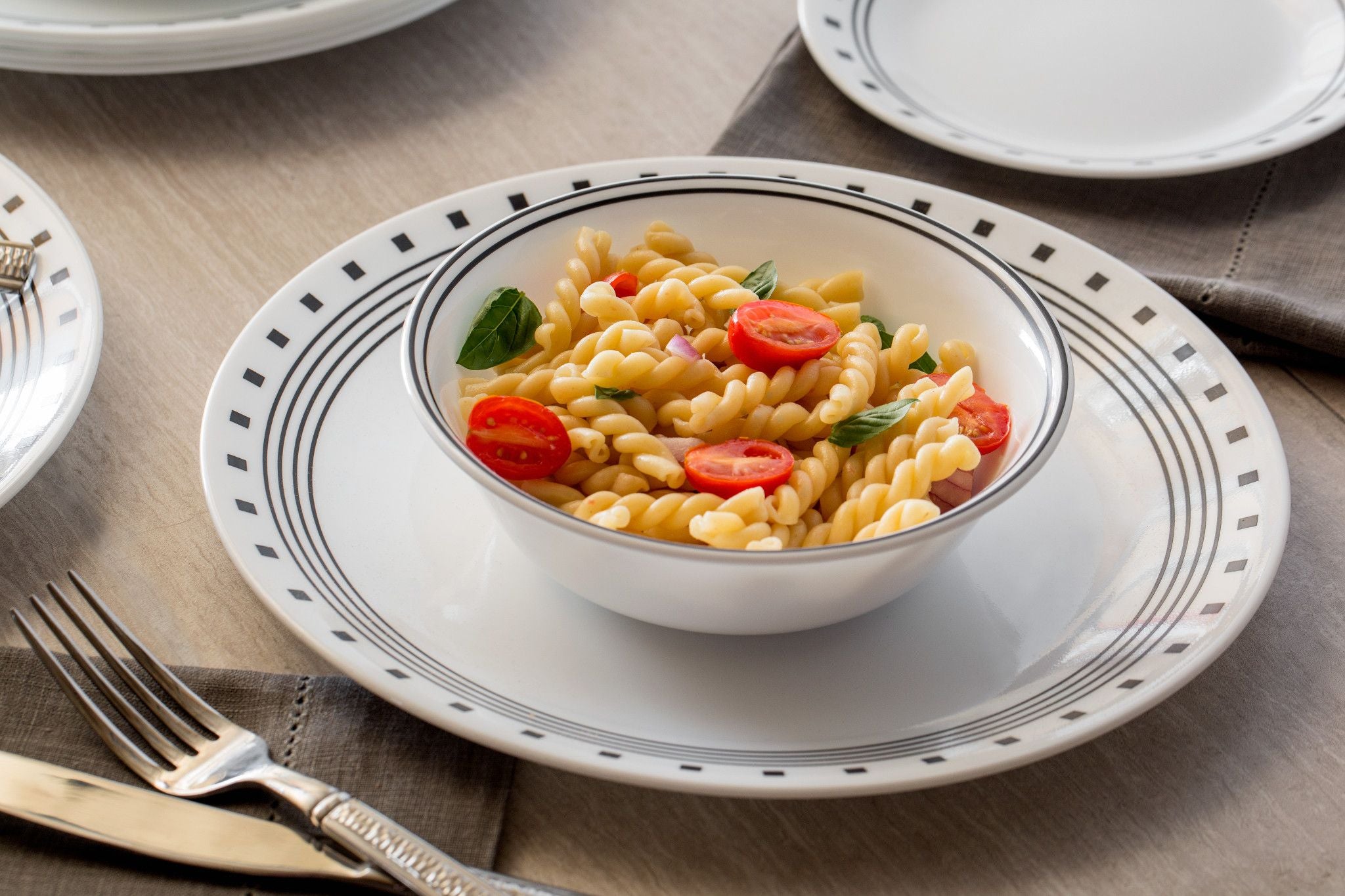 Corelle Livingware 18 Piece Dinnerware Set City Block Service for 6